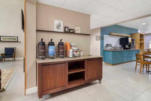 a waiting room with a counter with bottles on it at Comfort Suites Shenandoah-The Woodlands in The Woodlands