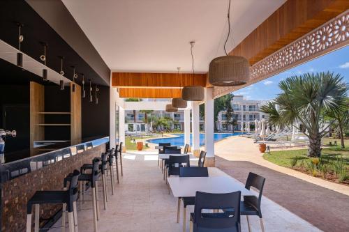 Restaurant ou autre lieu de restauration dans l'établissement Radisson Blu Residences, Saidia