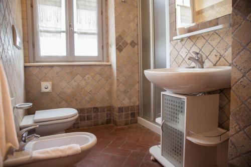 a bathroom with a sink and a toilet at Bio Agriturismo Poggio Aione in Saturnia