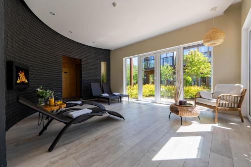 a living room with a couch and a fireplace at Domki Apartamentowe Bueno in Dąbki
