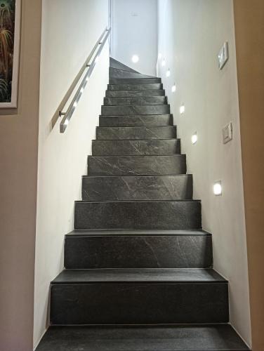 a staircase in a house with black marble steps at Bed&Breakfast Villa Devoto" La Torretta" in Rapallo
