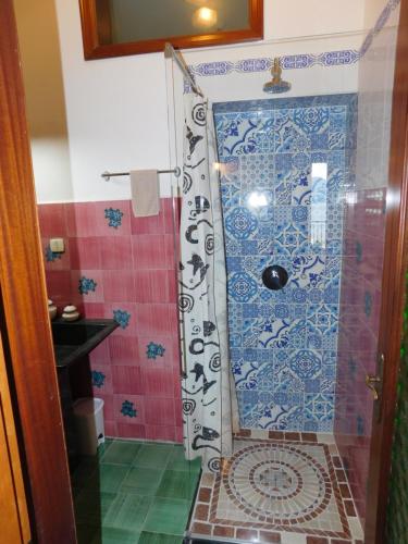 a bathroom with a shower with blue and white tiles at Villa Maria Lake View,7 minuti a piedi dal centro, parcheggio privato in Torri del Benaco