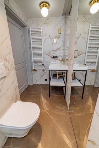 Ένα μπάνιο στο Apartamenty Stare Miasto