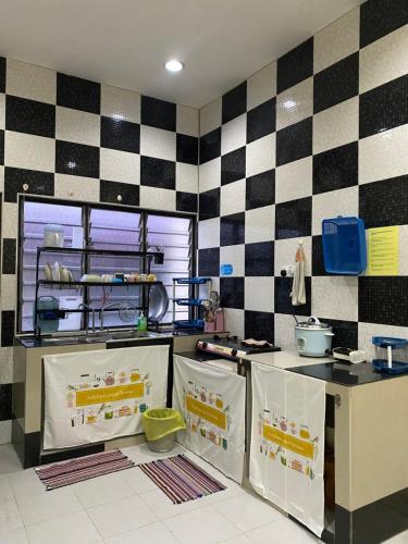 Dapur atau dapur kecil di Zulikhwani Homestay (Mersing)