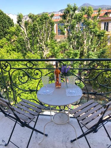 Lovely appartment with 2 bedrooms Nice Libération