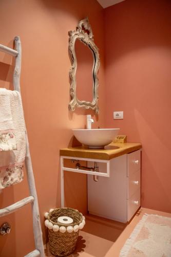 a bathroom with a sink and a mirror at Agriturismo La Rosarnetta in Silea
