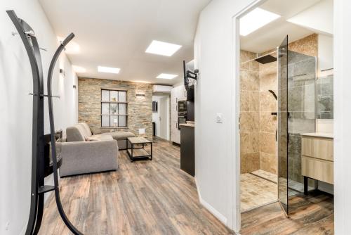 Côté Palais avec Climatisation - Fibre & Netflix - Spacieux en rez-de-chaussée