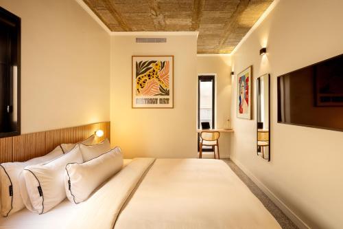 A bed or beds in a room at Savanna Dizengoff - Smart Hotel by Loginn Tel Aviv