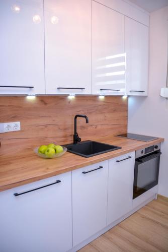 Una cocina o cocineta en Apartman Mona