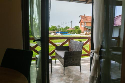 Un lugar para sentarse en Apartmani Čalane