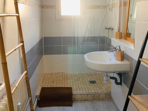 Ванна кімната в Le 10 Gambetta PARKING PRIVÉ- CENTRE- CONFORT