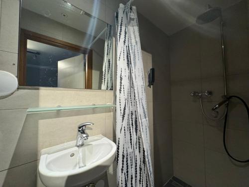 Koupelna v ubytování Hotel La Belle Vue
