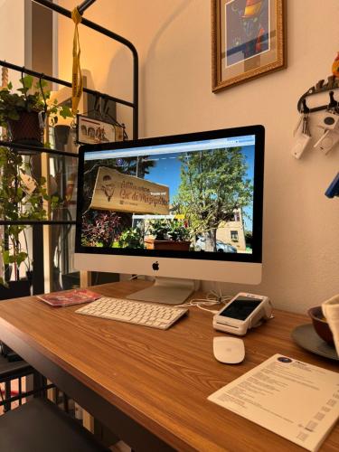 a computer monitor sitting on top of a wooden desk at Affittacamere Ca' de Mazapedar in San Lorenzo