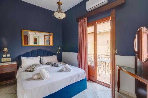 Кровать или кровати в номере Electra Syros - Adults Only