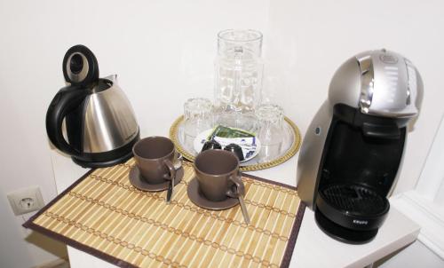 Sadržaji za pripremu kafe i čaja u objektu Alkor Hotel