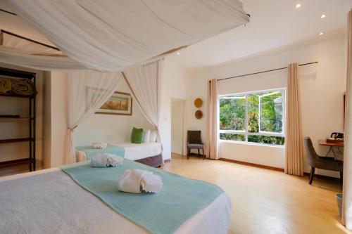 Кровать или кровати в номере PheZulu Guest Lodge