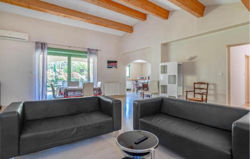 a living room with two leather couches and a table at Nice Home In Plan-D'aups-Sainte-Bau in Plan dʼAups
