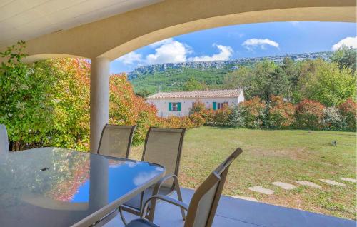a table and chairs on a porch with a view of a yard at Nice Home In Plan-D'aups-Sainte-Bau in Plan dʼAups
