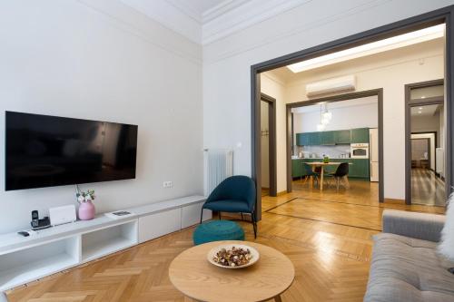 Meadows - Luxury 3-Bedroom Apartment in Athens