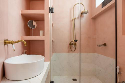 Meadows - Luxury 3-Bedroom Apartment in Athens