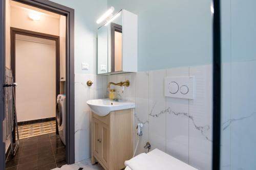Meadows - Luxury 3-Bedroom Apartment in Athens