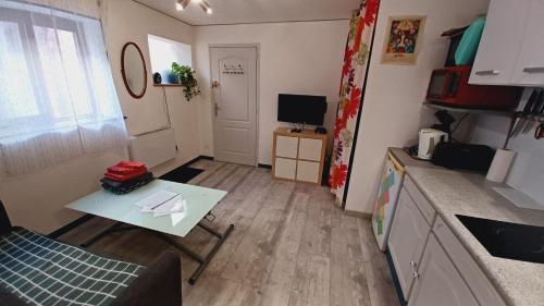 Η κουζίνα ή μικρή κουζίνα στο Studio Cosy tout confort Gaillac centre.