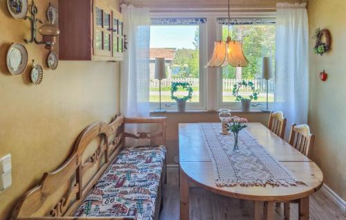 Posezení v ubytování 2 Bedroom Beautiful Home In Rockneby