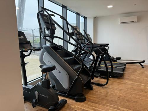 Penthouse height Flat, City View Balcony, Quiet, Free Wifi, Gym & More Minimalistic Home photo 43