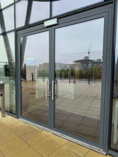 Penthouse height Flat, City View Balcony, Quiet, Free Wifi, Gym & More Minimalistic Home photo 35