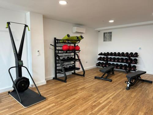 Penthouse height Flat, City View Balcony, Quiet, Free Wifi, Gym & More Minimalistic Home photo 38