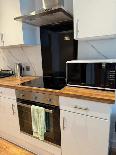 Penthouse height Flat, City View Balcony, Quiet, Free Wifi, Gym & More Minimalistic Home photo 18