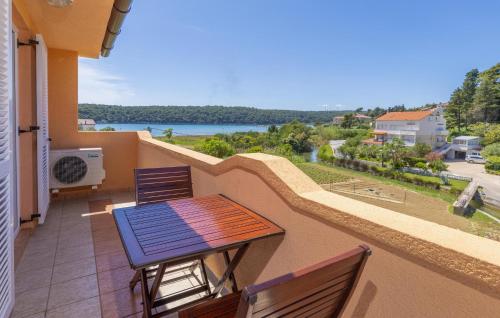 Lovely Apartment In Palit With Wifi