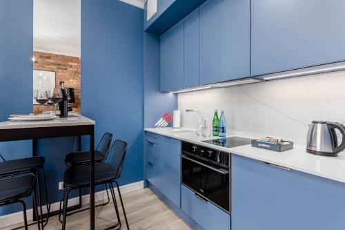 Η κουζίνα ή μικρή κουζίνα στο Deo Plaza - apartamenty w sercu Gdanska by Rent like home