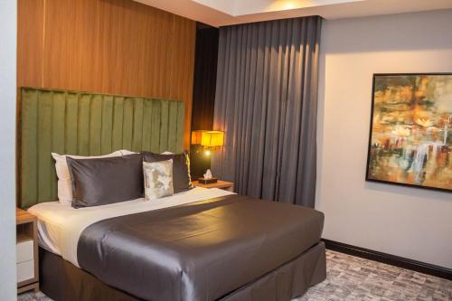 Tempat tidur dalam kamar di Dana Hotel