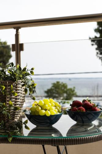 Champagne Sea View Apartment by BiNoBi!