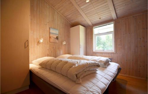 A bed or beds in a room at Beautiful Home In Ebeltoft With Sauna