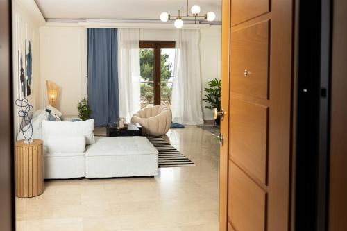 Champagne Sea View Apartment by BiNoBi!