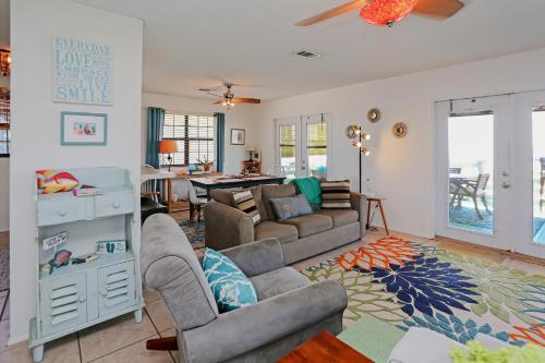 Pelican Bend by Pristine Properties Vacation Rentalsにあるシーティングエリア