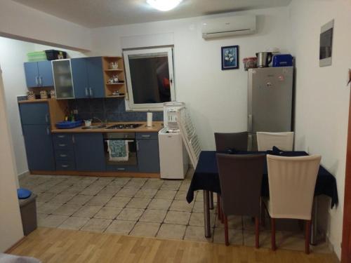 Η κουζίνα ή μικρή κουζίνα στο Apartman Zima