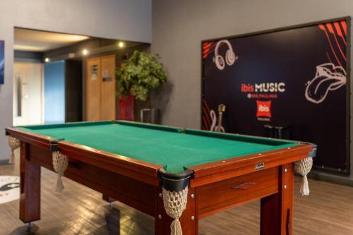 Mesa de billar en ibis Paulinia