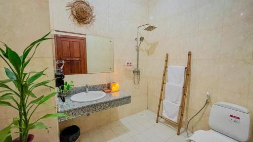 Ένα μπάνιο στο Central Privilege Hotel