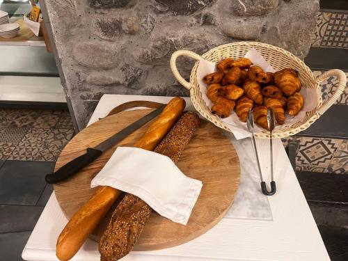 a basket of bagels on a cutting board with a knife at La Rouvenaz in Montreux