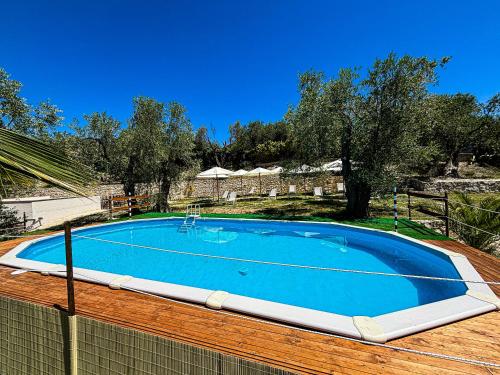 Bazén v ubytování Valle degli Ulivi B&B nebo v jeho okolí