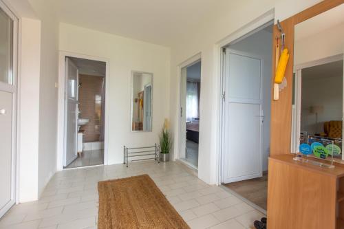 Galería fotográfica de Apartmani Čalane en Topola