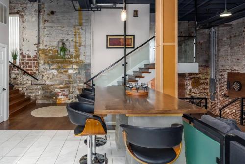 Χώρος καθιστικού στο Unique and Charming Downtown Apt