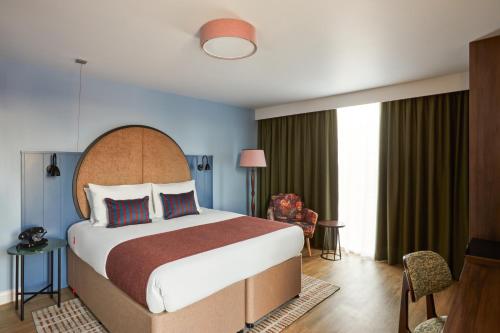a bedroom with a large bed in a room at Hotel Indigo Coventry by IHG in Coventry