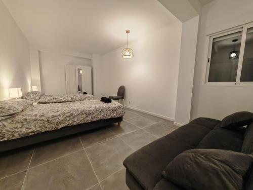 a bedroom with a bed and a couch at Pego CC in Pego