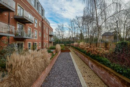 Gallery image of Luxury and modern two bedroom and two bathroom apartments Weybridge in Weybridge