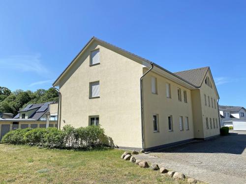 ティースゾーにあるFerienwohnung Düne Nr 09 Thiessowの大きなレンガ造りの建物