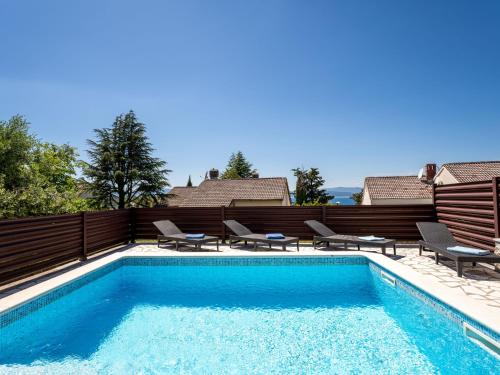 Bazén v ubytovaní Apartment Albaneze by Interhome alebo v jeho blízkosti